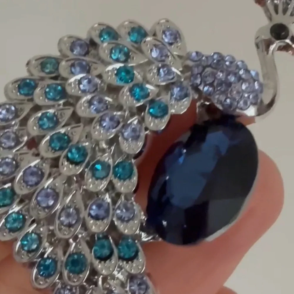 NEW❗️Elegant Blue and Silver Peacock Brooch